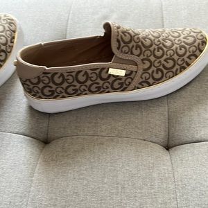 Taupe snickers